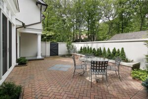 Why a Brick Patio Is a Worthwhile Hardscape Addition